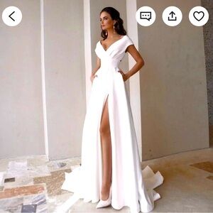 Description of dress in pictures for review.